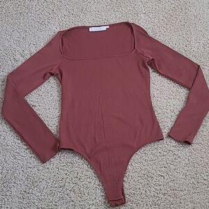 ASTR The Label M Square Neck Ribbed Long Sleeve Bodysuit in Marsala